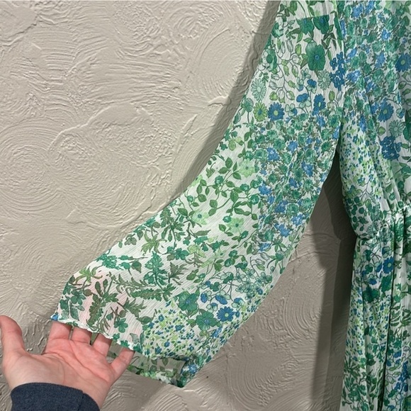 So cute! ZARA Wrap-front V-neck jumpsuit with long sheer sleeves Elastic waist - Picture 2 of 10